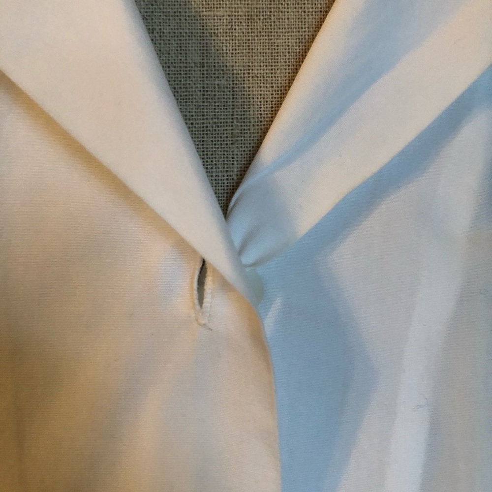 GAP White Button Up - Picture 5 of 8